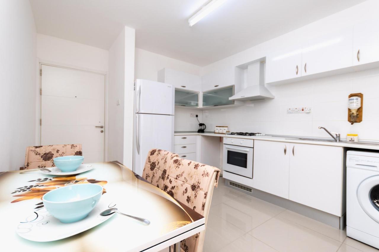 Spacious Three-Bedroom Apartment With Sea View A3 Кирения Екстериор снимка